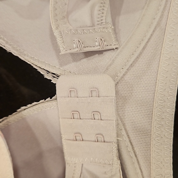 💕JESSICA SIMPSON💕 Wirefree Bras (2 Pack) Pink Floral & Gray 36B NWT - Picture 8 of 16